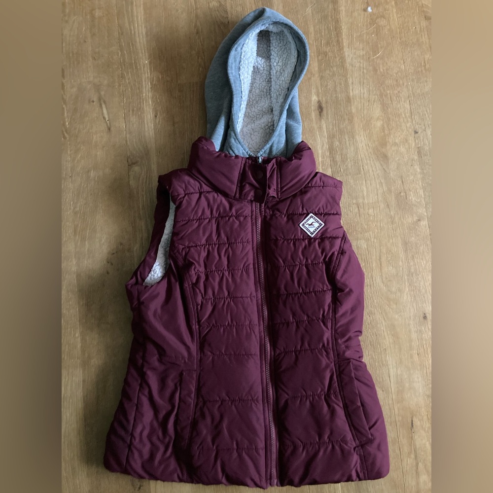 Hollister vest